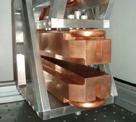 Copper blades of the canted undulator slits