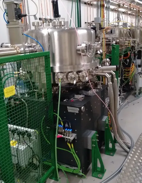 Ultra-stable horizontal DCM installed on the I14 beamline at Diamond Light Source