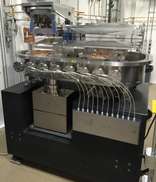 Medium KB mirror system installed on the Dynamic Compression Sector at the APS
