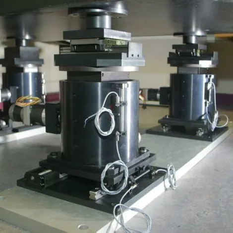 Vertical jacks supporting a platform